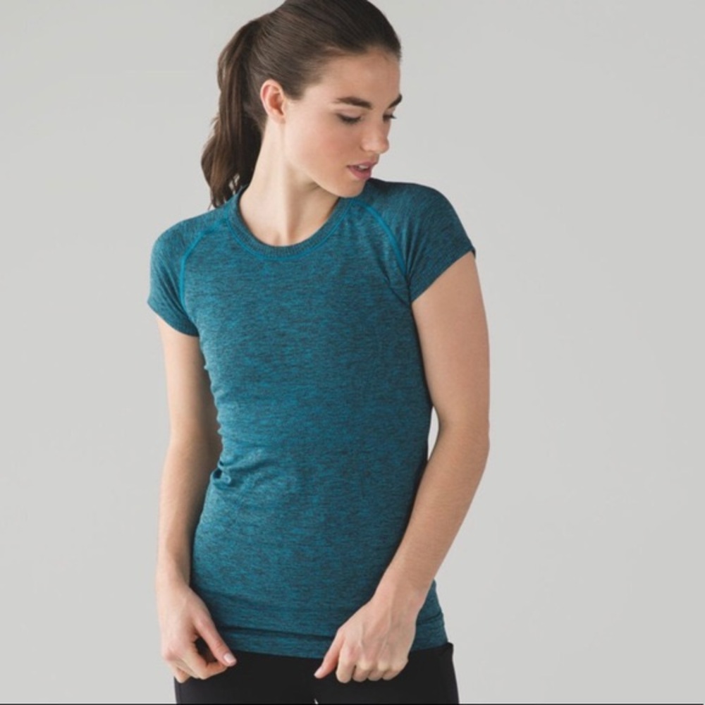 Lululemon swiftly tech  crew tee blue size 4